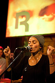 Launch der Reethym of Lite Kampagne in Deutschland mti der Sängerin Nneka